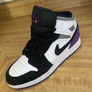 Nike air Jordan 1s mid